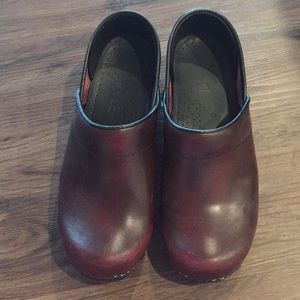 Sanita size 37 clogs